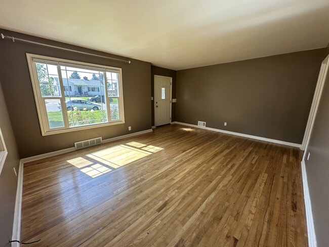 Building Photo - 1376 Darling St