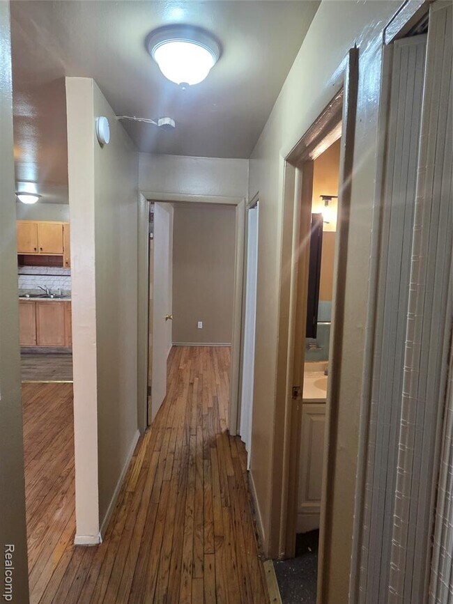 Building Photo - 15080 Greenfield Rd