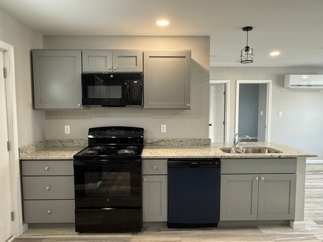 Building Photo - 1136 S Main St