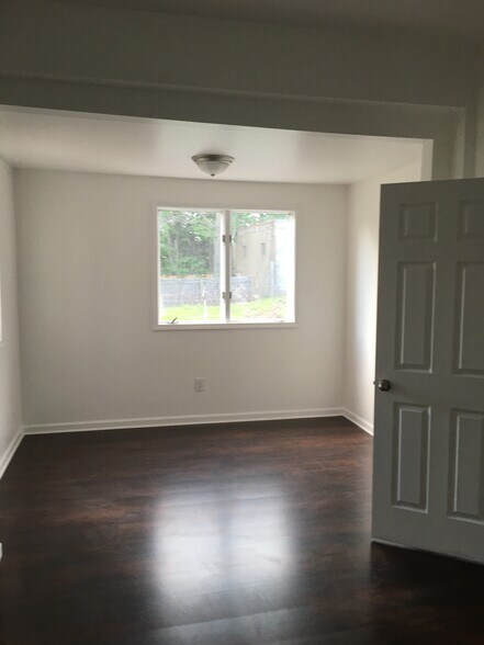 Building Photo - 3303 Iowa St