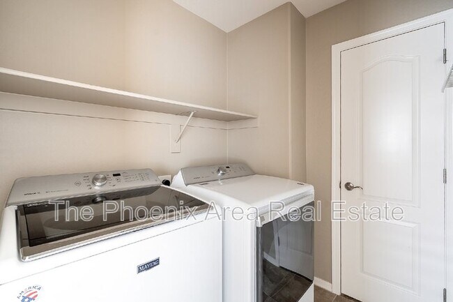 Building Photo - 1055 S Reber Ave