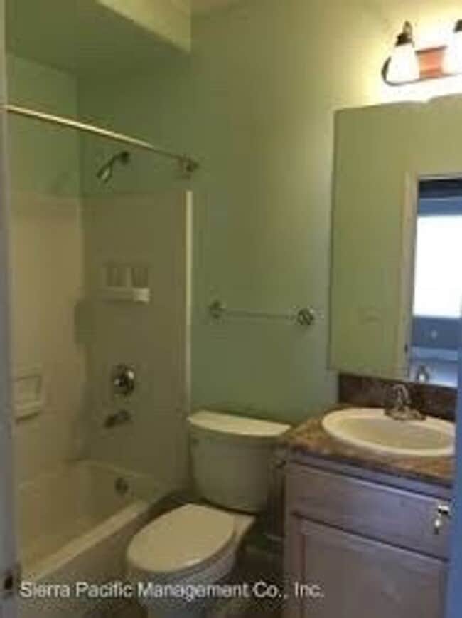 Building Photo - 256