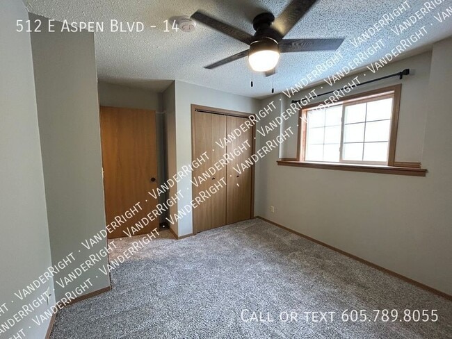 Building Photo - 512 E Aspen Blvd