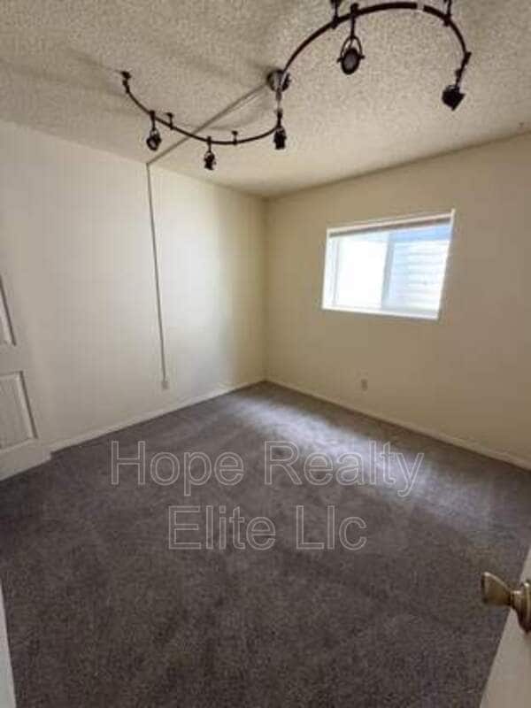 Building Photo - 2544 King Ct