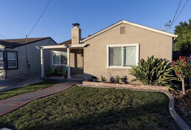 Building Photo - 1915 Washington St