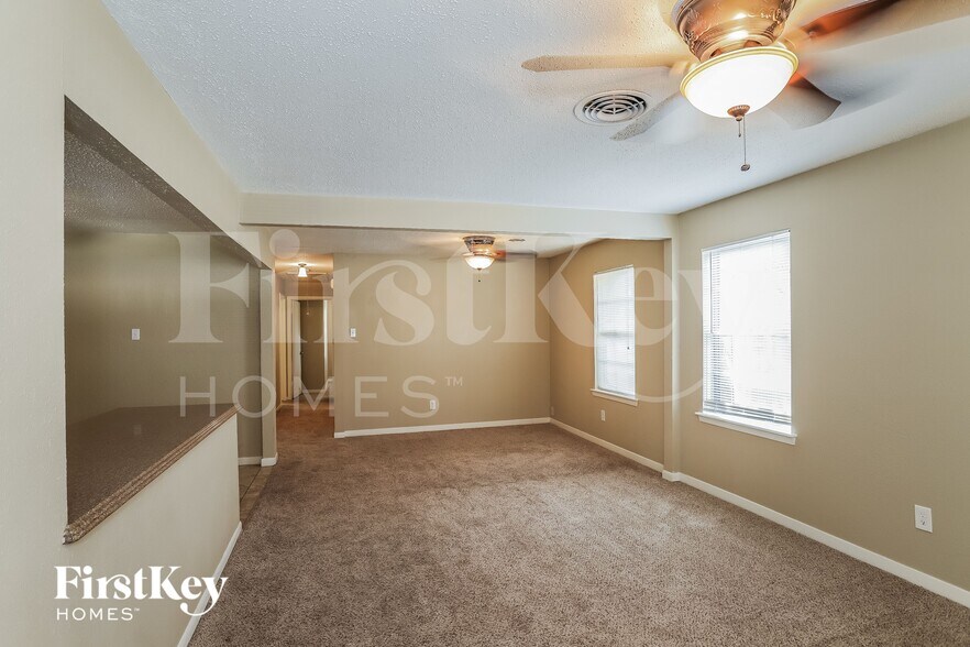 Building Photo - 813 Luella Ave