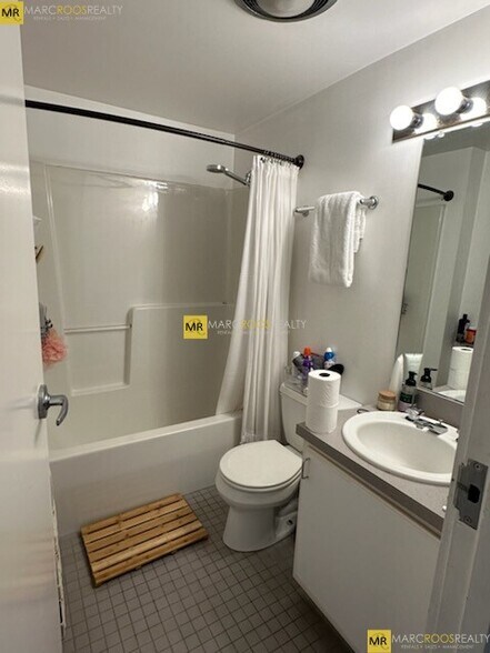 Building Photo - 536 Commonwealth Ave