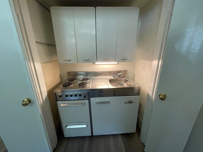 Building Photo - 130 Marlborough St