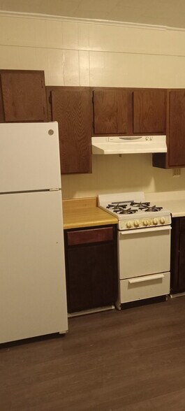 Kitchen - 305 S Magnolia St
