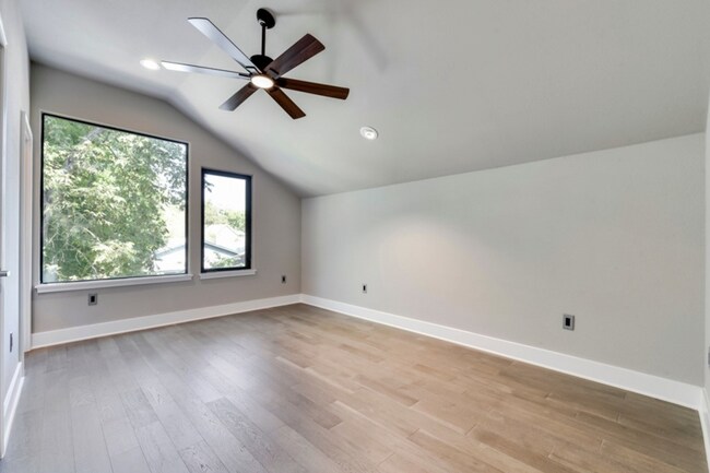 Building Photo - 2900 Gonzales St