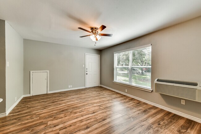 Building Photo - Swisswood Apartments