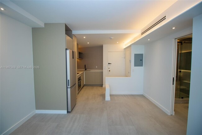 Building Photo - 2899 Collins Ave