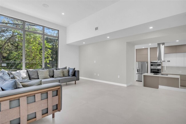 Building Photo - 3204 Plaza St