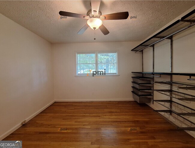 Building Photo - 812 Whelchel Dr