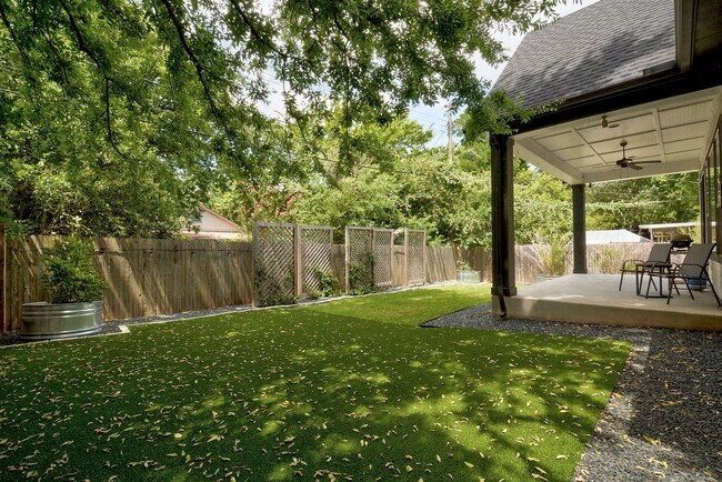Building Photo - North Loop Area Gem!!!