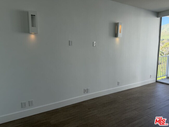 Building Photo - 17350 Sunset Blvd