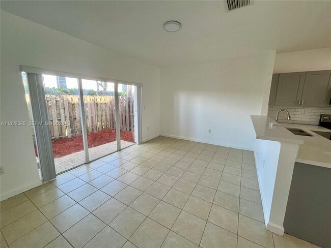 Building Photo - 1550 NE 33rd Ave