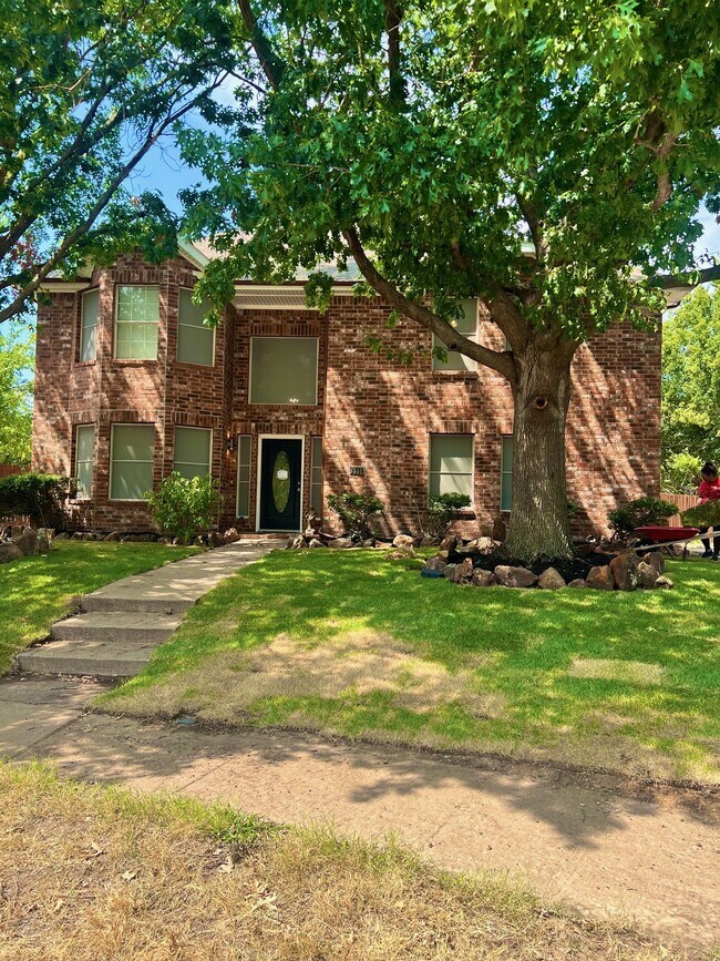 Building Photo - 2213 Ridgewood Dr