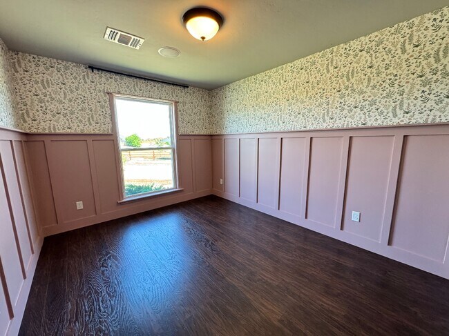 Building Photo - 1104 Black Mesa Rd