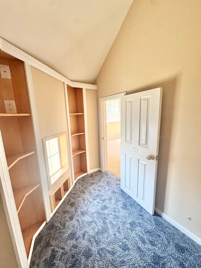 Building Photo - Beautiful large 4 bedroom home in rocklin!
