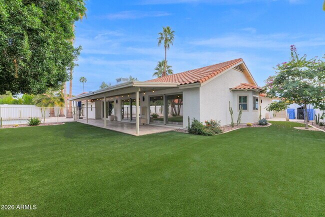 Building Photo - 15650 N 60th Pl