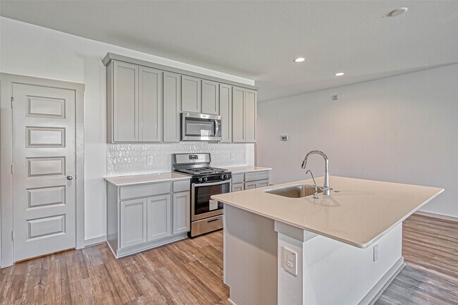 Building Photo - 815 Dahlia Petal Dr