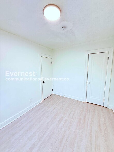 Building Photo - 15736 Steel St