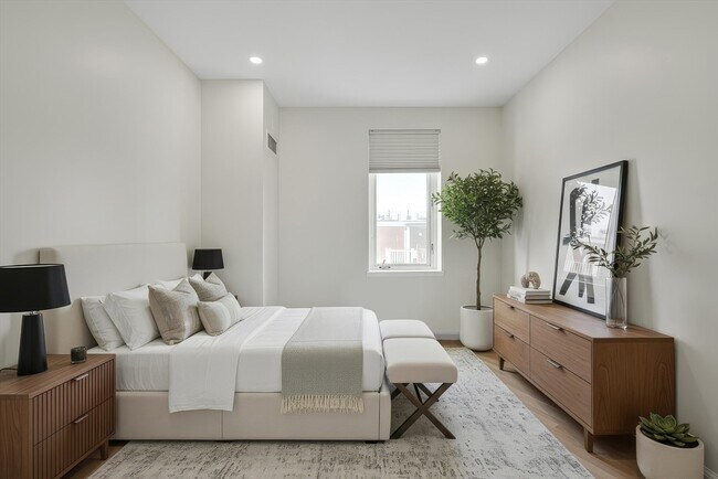 Building Photo - 19 Wiget St