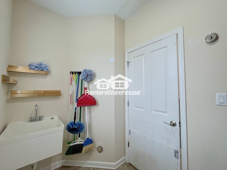 Building Photo - 2425 Brush Creek Ln