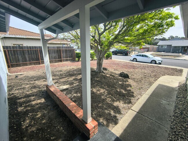 Building Photo - 3BED/2BATH Single Family Home Located in Desirable San Pablo, Ca. With Beautiful Ocean Front View!!