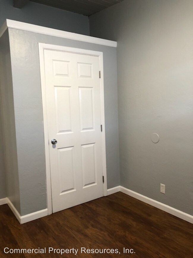 Building Photo - 825 Waverly Dr SE