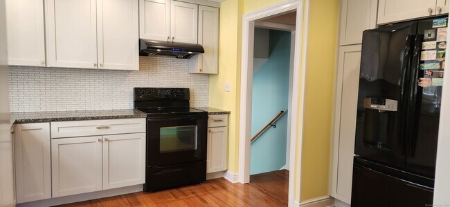 Building Photo - 41 Cedar Ln