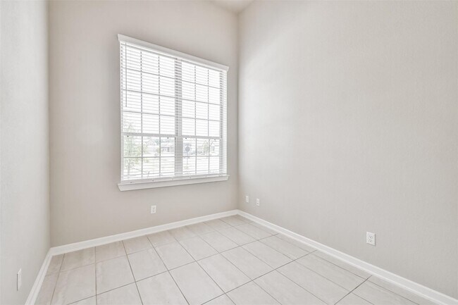 Building Photo - 27025 Sofia Forest Dr
