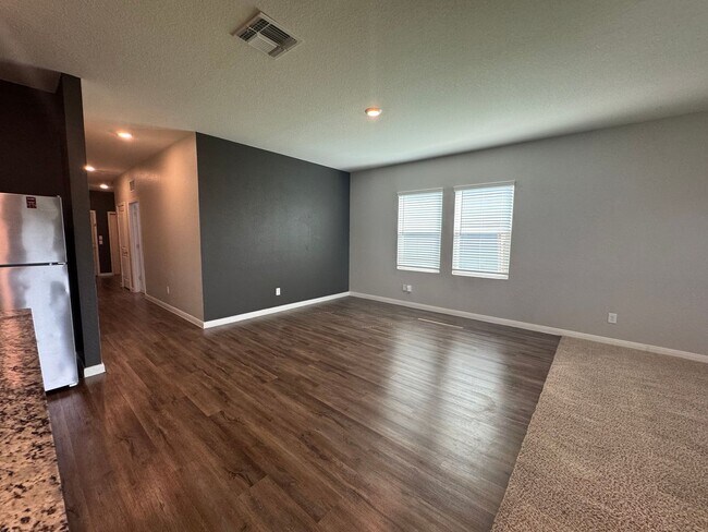 Building Photo - Spacious 4 Bedroom 3 Full Bath home in the...