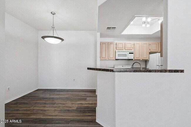 Building Photo - 11375 E Sahuaro Dr
