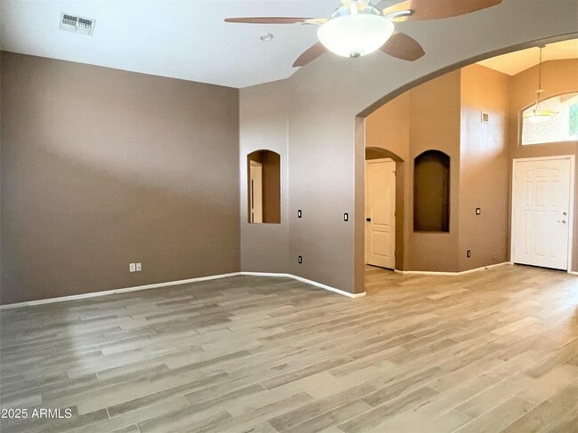 Building Photo - 416 E Chicory Pl