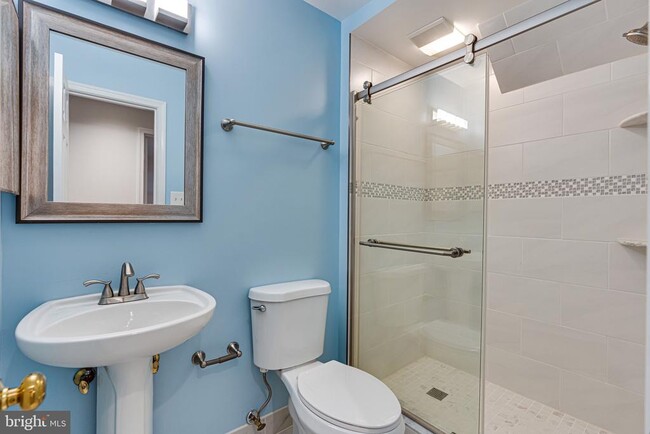 Building Photo - 6867 Williamsburg Pond Ct