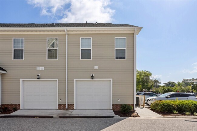 Building Photo - 208 Laydon Way