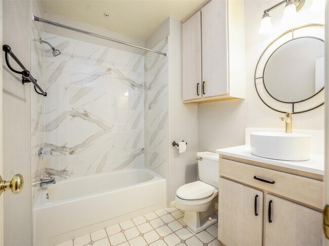 Building Photo - 746 Country Pl Dr