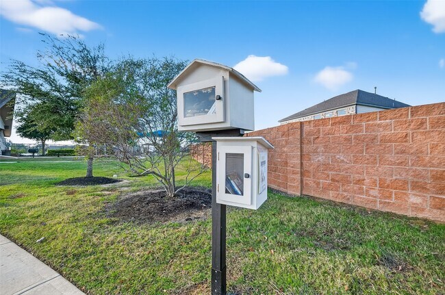 Building Photo - 5403 Tourmaline Wy