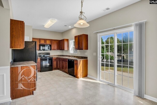 Building Photo - 211 Pinebluff Ct