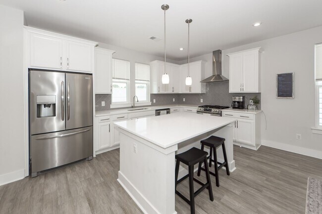 Building Photo - 3 Bedroom 2.5 Bath Single Family Home in Mixson