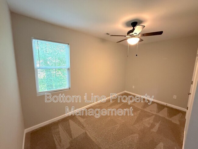 Building Photo - 641 Central Dr NW