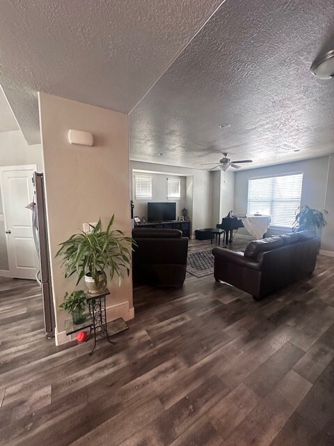 Building Photo - 896 S Crescent Way