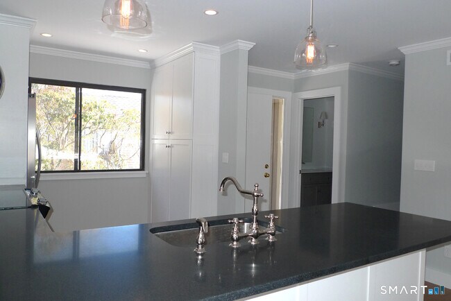 Building Photo - 342 Heritage Vlg