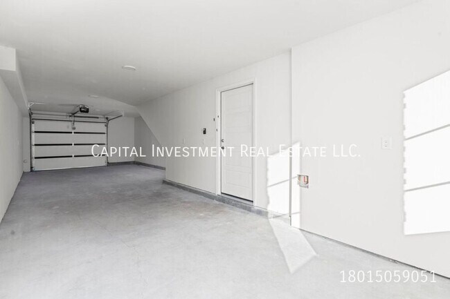 Building Photo - 1689 S W Temple St