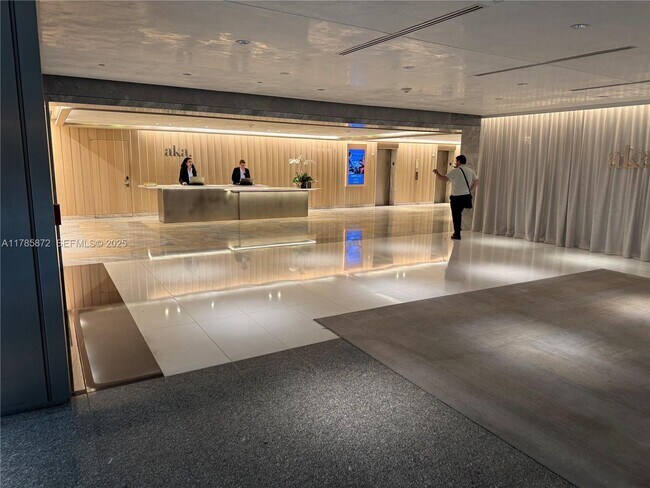 Building Photo - 1395 Brickell Ave