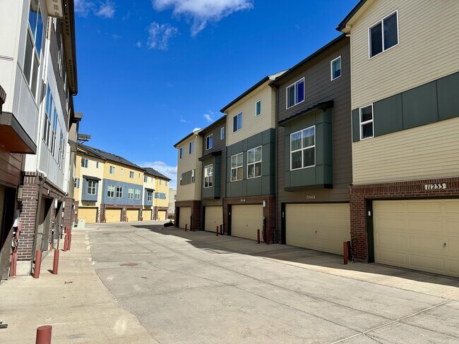 Building Photo - 11235 Colony Row