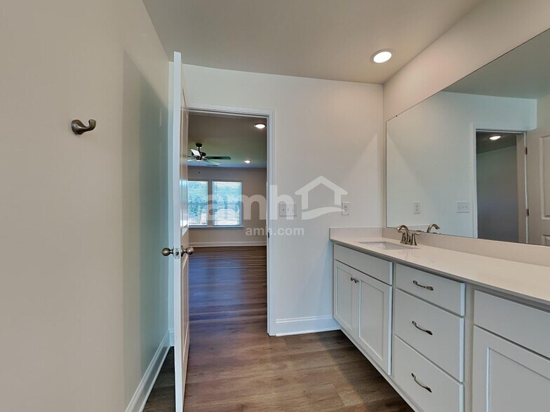 Building Photo - 3511 Lincoln Hts Ln