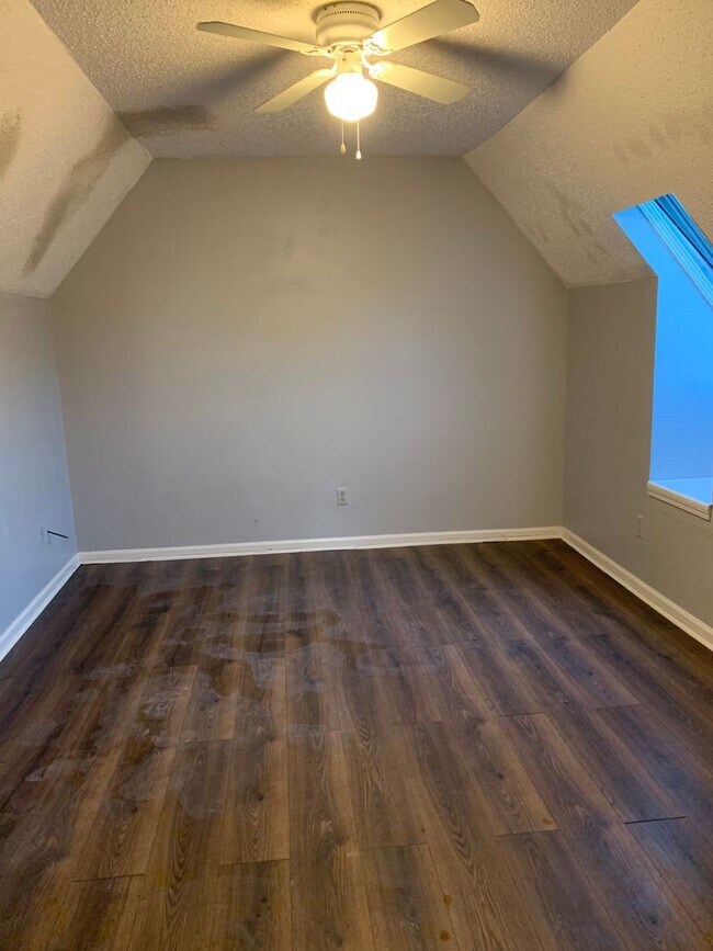 Building Photo - 3bed/2bath home in Valley View School District!